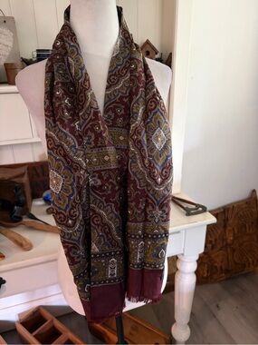 Pierre Cardin Stylish Paisley Pattern Burgundy Scarf